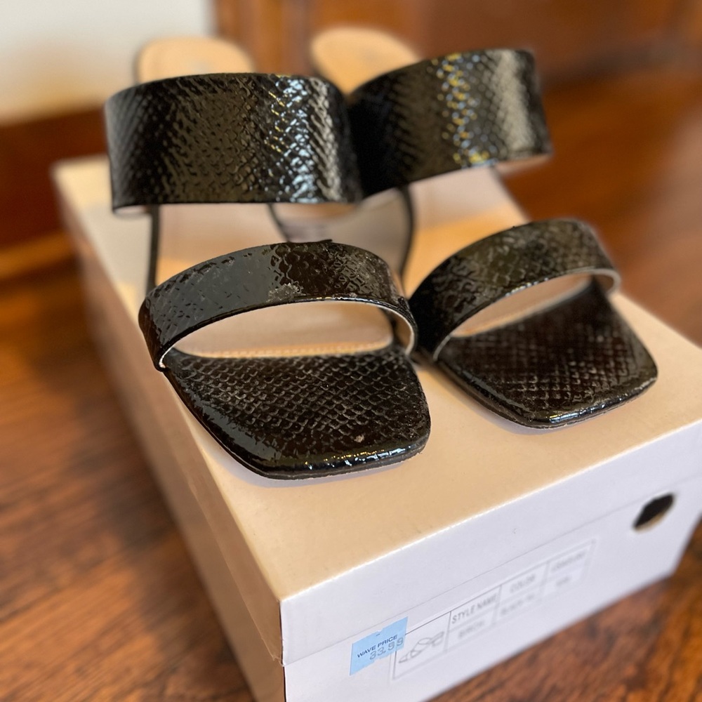 Women’s Mixx SHUZ Black Double Strap Sandals with short heel - Size 8